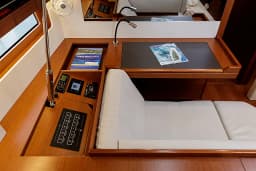 Oceanis 51.1 in Athens / Alimos Marina thumbnail 9