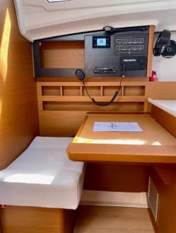 Sun Odyssey 410 in Lefkada / D-Marin Marina Lefkas thumbnail 6