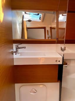 Sun Odyssey 410 in Lefkada / D-Marin Marina Lefkas thumbnail 7