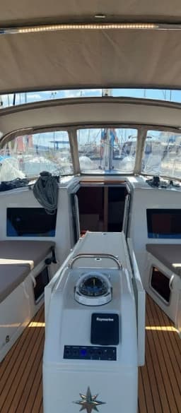 Sun Odyssey 410 in Lefkada / D-Marin Marina Lefkas thumbnail 9