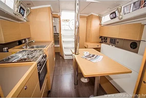 Oceanis 35 in Split / ACI Marina Split - Photo 3