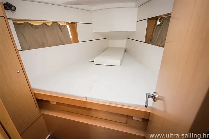 Oceanis 35 in Split / ACI Marina Split - Photo 4