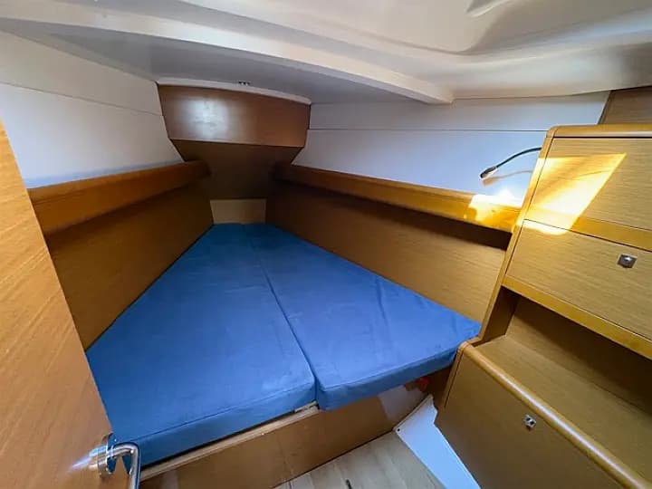 Sun Odyssey 379 in Sukošan / D-Marin Dalmacija Marina - Photo 5
