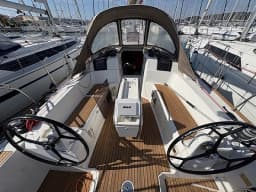 Sun Odyssey 379 in Sukošan / D-Marin Dalmacija Marina thumbnail 6