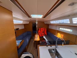 Sun Odyssey 379 in Sukošan / D-Marin Dalmacija Marina thumbnail 9