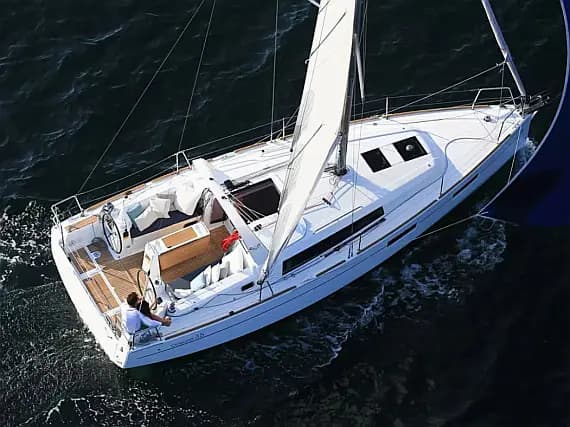 Oceanis 35 in Sicily / Furnari / Marina Portorosa - Photo 1