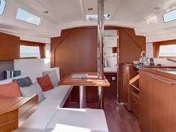 Oceanis 35 in Sicily / Furnari / Marina Portorosa thumbnail 2