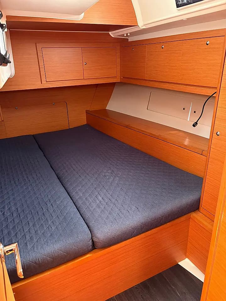 Dufour 470 in Sicily / Furnari / Marina Portorosa - Photo 4