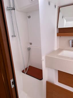 Dufour 470 in Sicily / Furnari / Marina Portorosa thumbnail 7