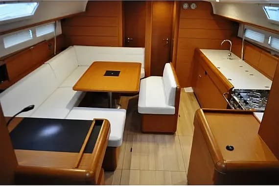 Sun Odyssey 519 in Athens / Marina Delta Kallithea - Photo 3