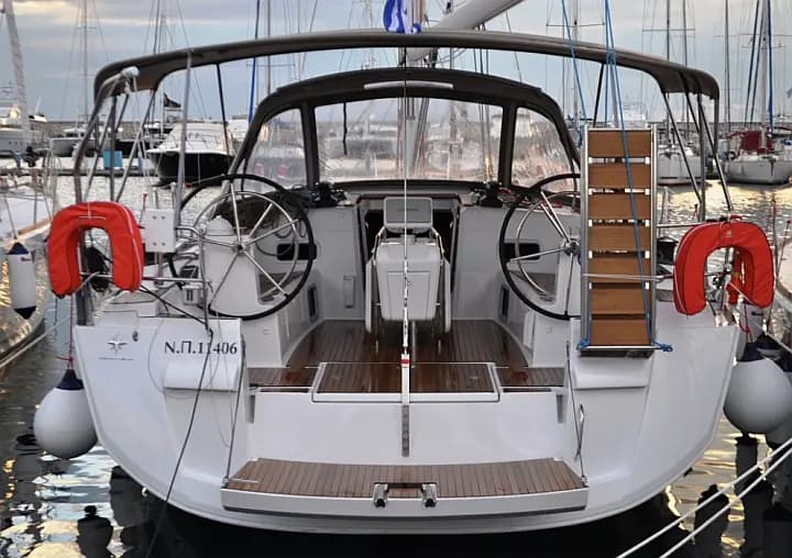 Sun Odyssey 519 in Athens / Marina Delta Kallithea - Photo 4