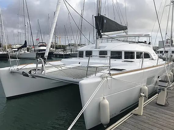 Lagoon 380 in Hyeres - Photo 1