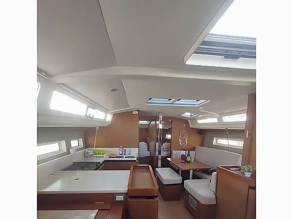 Sun Odyssey 440 in Split / ACI Marina Split - Photo 3