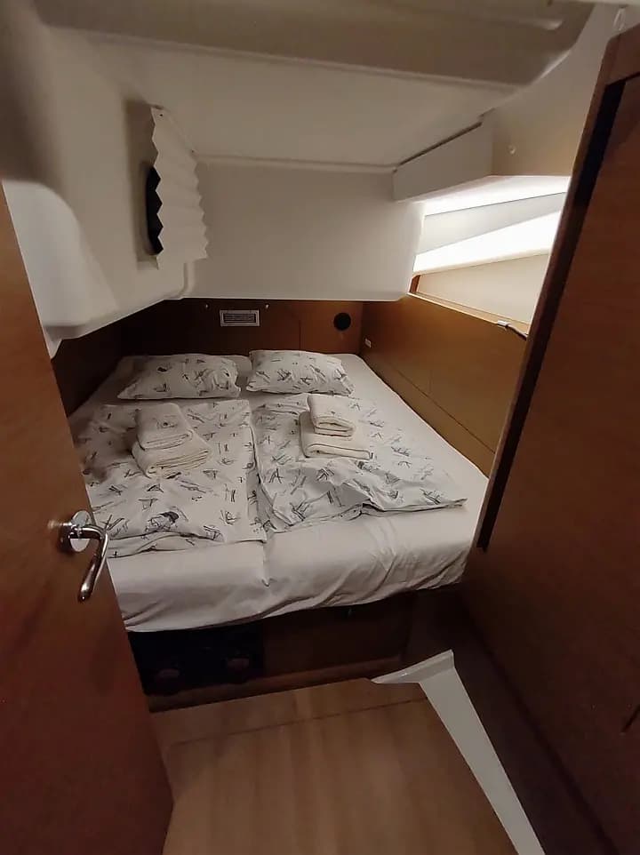 Sun Odyssey 440 in Split / ACI Marina Split - Photo 4
