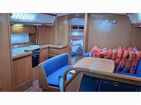 Bavaria 42 Cruiser in Trogir / ACI Marina Trogir - Photo 3