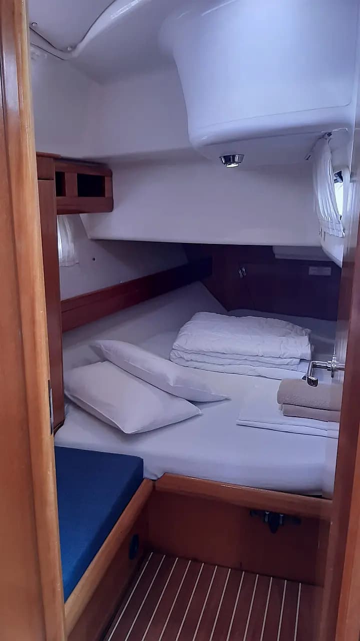 Bavaria 42 Cruiser in Trogir / ACI Marina Trogir - Photo 4