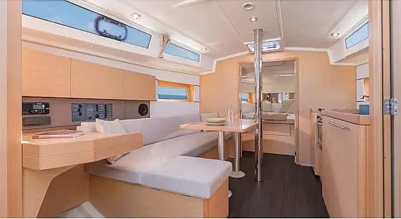 Oceanis 38 in Sardinia / Portisco / Marina di Portisco - Photo 3