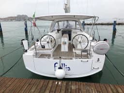 Oceanis 38 in Sardinia / Portisco / Marina di Portisco thumbnail 5