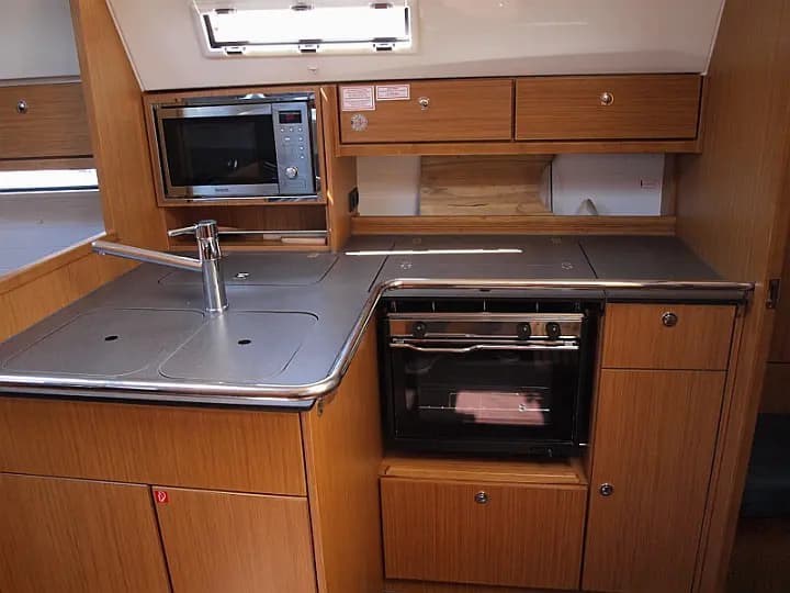 Bavaria Cruiser 36 in Primošten / Marina Kremik - Photo 4
