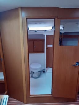 Bavaria 43 Cruiser in Lefkada / Nikiana Marina thumbnail 15