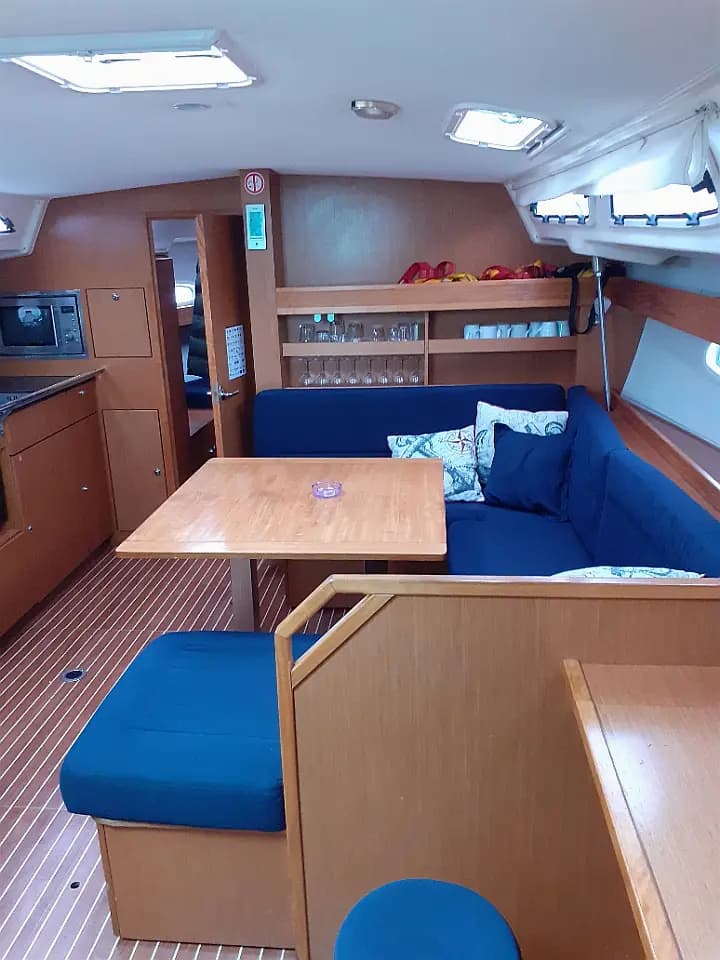 Bavaria 43 Cruiser in Lefkada / Nikiana Marina - Photo 4