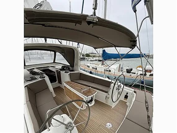 Oceanis 50 Family in Lefkada / Nikiana Marina - image 1