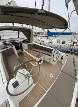 Oceanis 50 Family in Lefkada / Nikiana Marina thumbnail 10