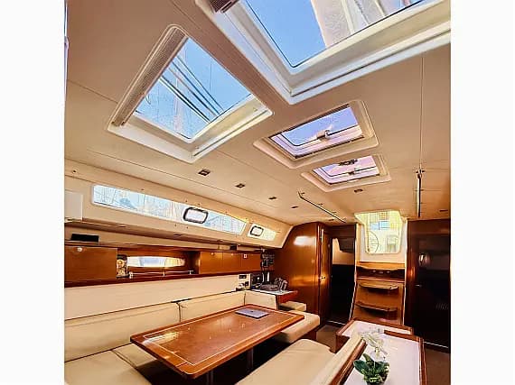 Oceanis 50 Family in Lefkada / Nikiana Marina - Photo 3