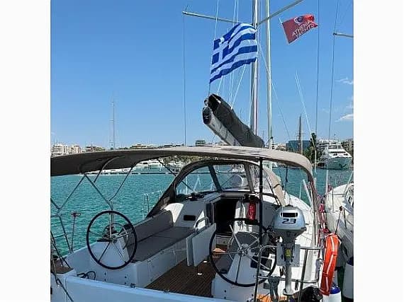 Sun Odyssey 380 in Lavrion Main Port - Photo 1