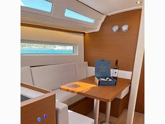 Sun Odyssey 380 in Lavrion Main Port - Photo 3