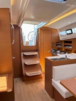 Sun Odyssey 380 in Lavrion Main Port thumbnail 5