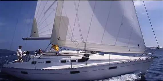 Oceanis 370 in Volos / Port of Volos - Photo 1