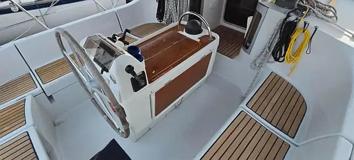 Oceanis 370 in Volos / Port of Volos - Photo 5