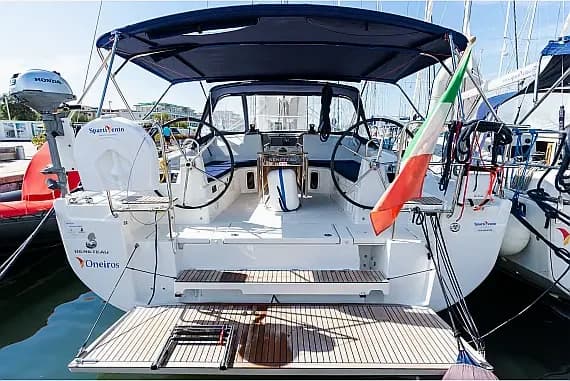 Oceanis 40.1 in Sardinia / Olbia / Marina di Olbia - Photo 1