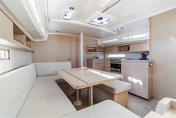 Oceanis 40.1 in Sardinia / Olbia / Marina di Olbia - Photo 3