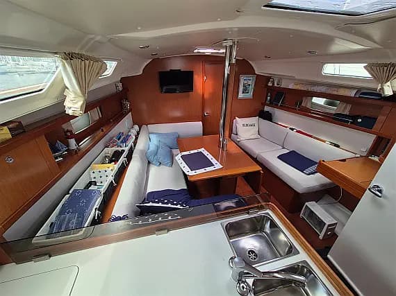 Oceanis 37 in Hjellestad Marina - Photo 3