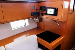 Bavaria C45 Style in Lavrion / Olympic Marina thumbnail 8