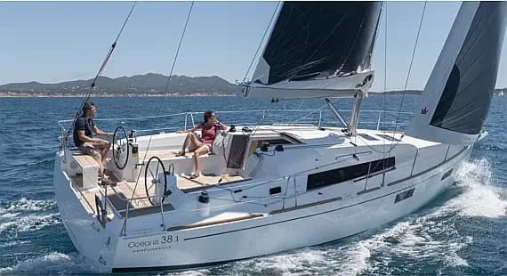 Oceanis 38.1 in Sicily / Furnari / Marina Portorosa - image 1