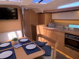 Dufour 430 in Lefkada / Nydri Port thumbnail 11