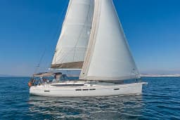 Sun Odyssey 519 in Paros port thumbnail 15