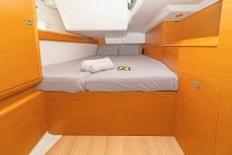 Sun Odyssey 519 in Paros port thumbnail 17