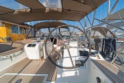 Sun Odyssey 519 in Paros port thumbnail 4