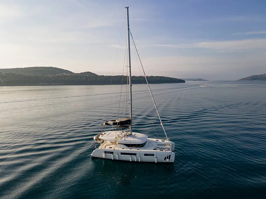 Lagoon 50 in Seget Donji / Marina Baotić - image 1