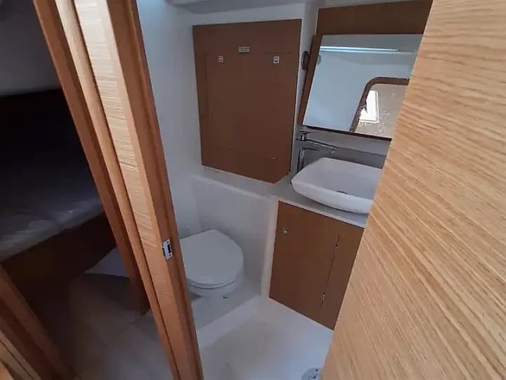 Dufour 390 in Procida / Marina di Procida - Photo 5