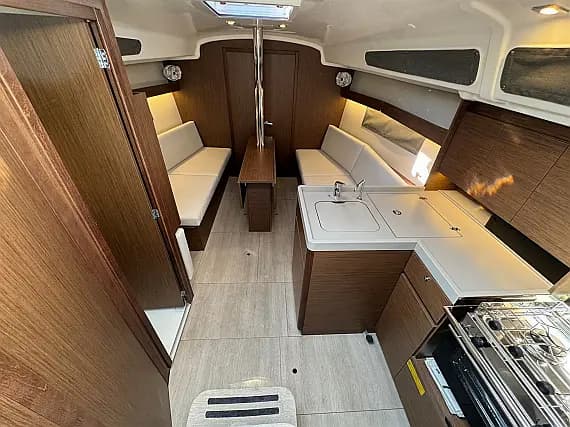 Oceanis 34.1 in Sukošan / D-Marin Dalmacija Marina - Photo 3