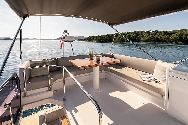 Ferretti 500 in Sukošan / D-Marin Dalmacija Marina - Photo 4