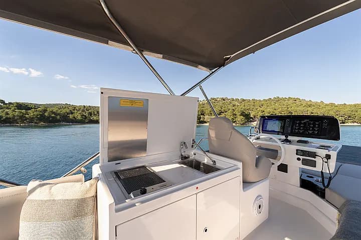 Ferretti 500 in Sukošan / D-Marin Dalmacija Marina - Photo 5