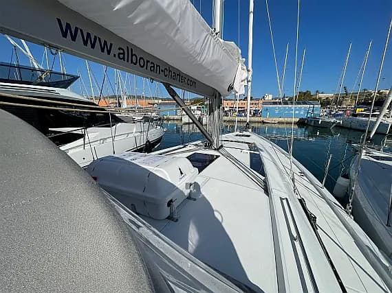 Oceanis 51.1 in Mallorca / Palma de Mallorca / La Lonja Marina Charter - image 1