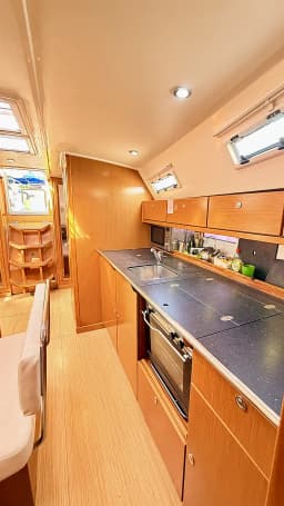 Bavaria 40 Cruiser in Kavala Marina thumbnail 17
