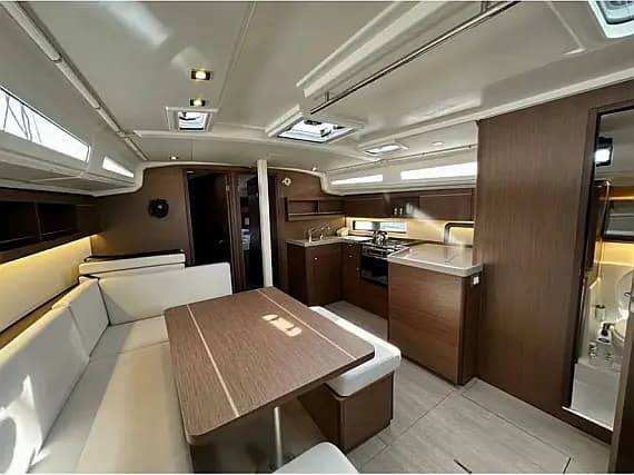 Oceanis 40.1 in Athens / Alimos Marina - Photo 3